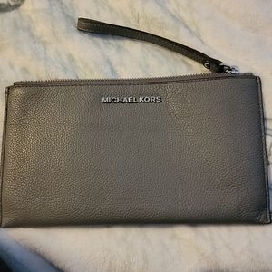 Michael kors wristlet